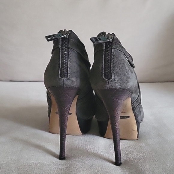 Burberry Women's Platform Heels - Picture 4 of 17